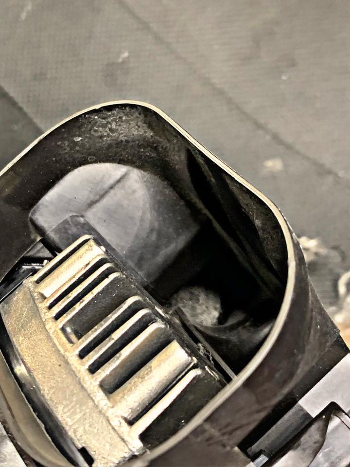 Usterka pompy cieczy chłodzącej oraz paska wielorowkowego w BMW 5 G30 M550ix_03